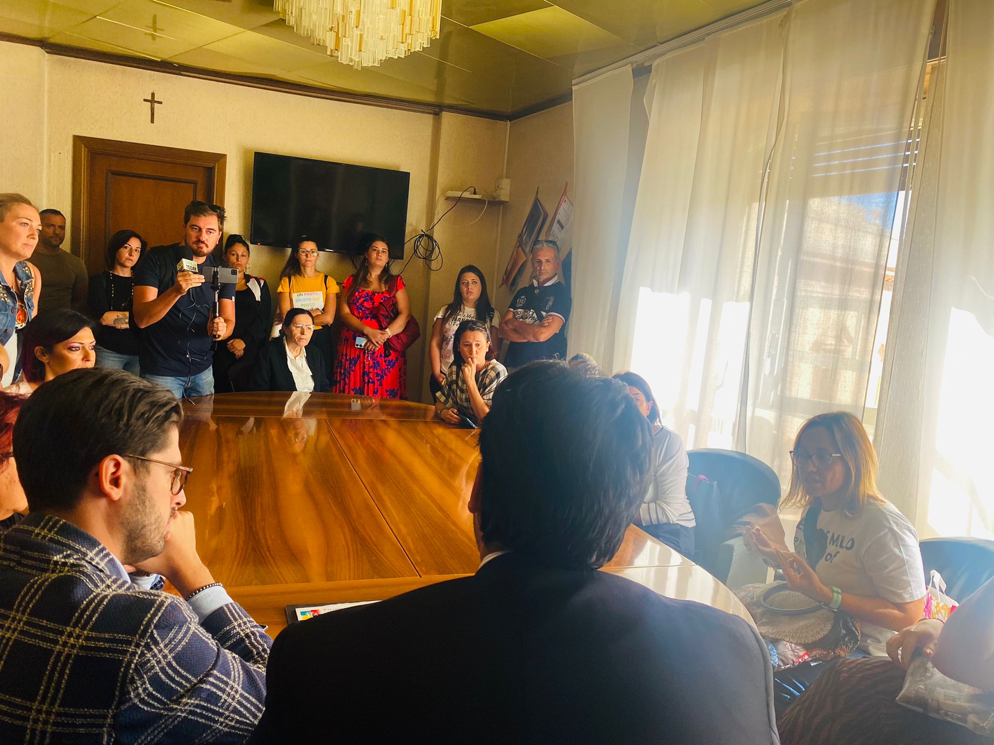 Immagine raffigurante notizia - Mense, subito il confronto con i dirigenti scolastici e la Commissione preposta per trovare un’alternativa in vista dell'affidamento in concessione