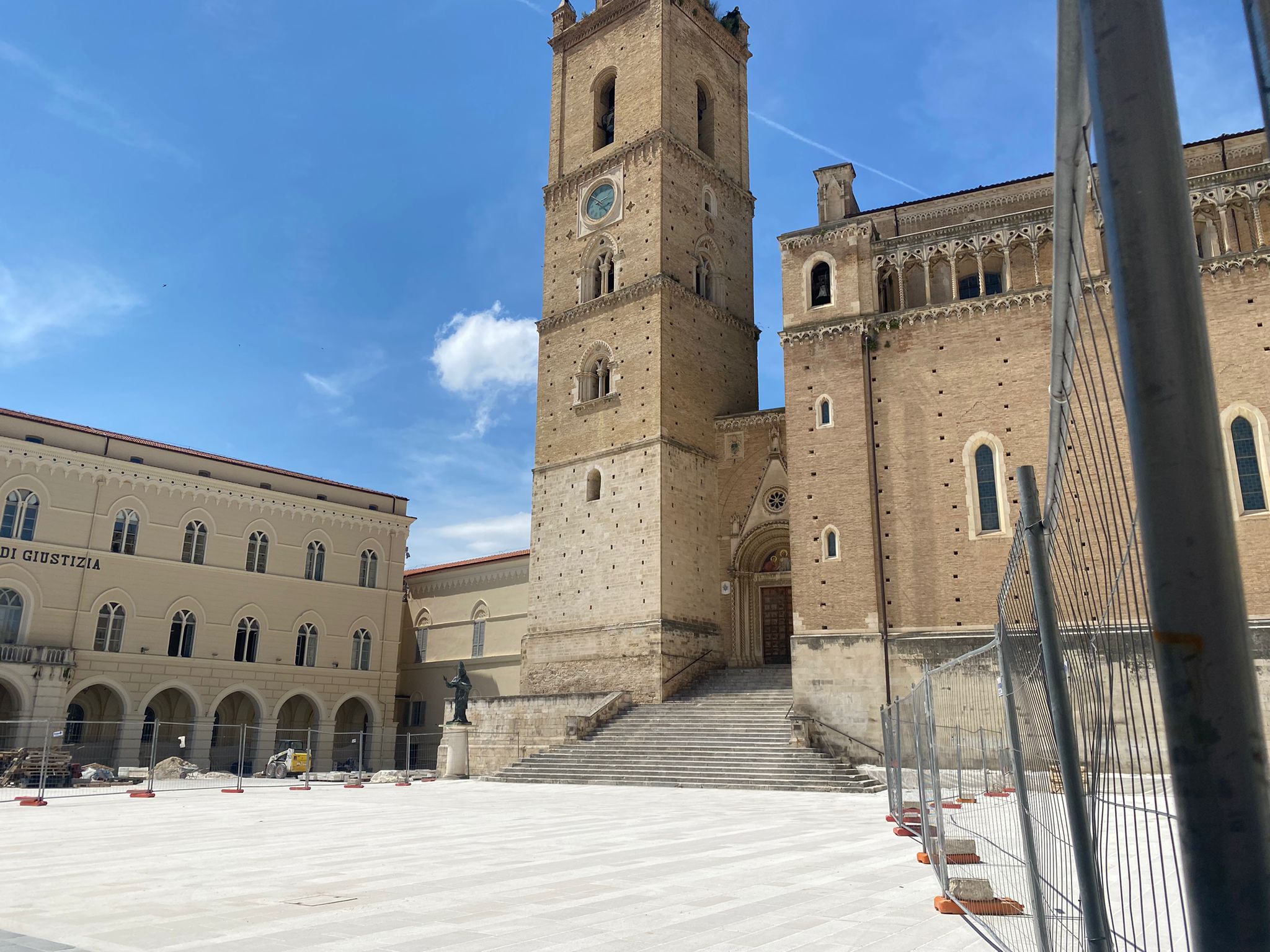 Immagine raffigurante notizia - Piazza San Giustino, da oggi la parziale riapertura.
