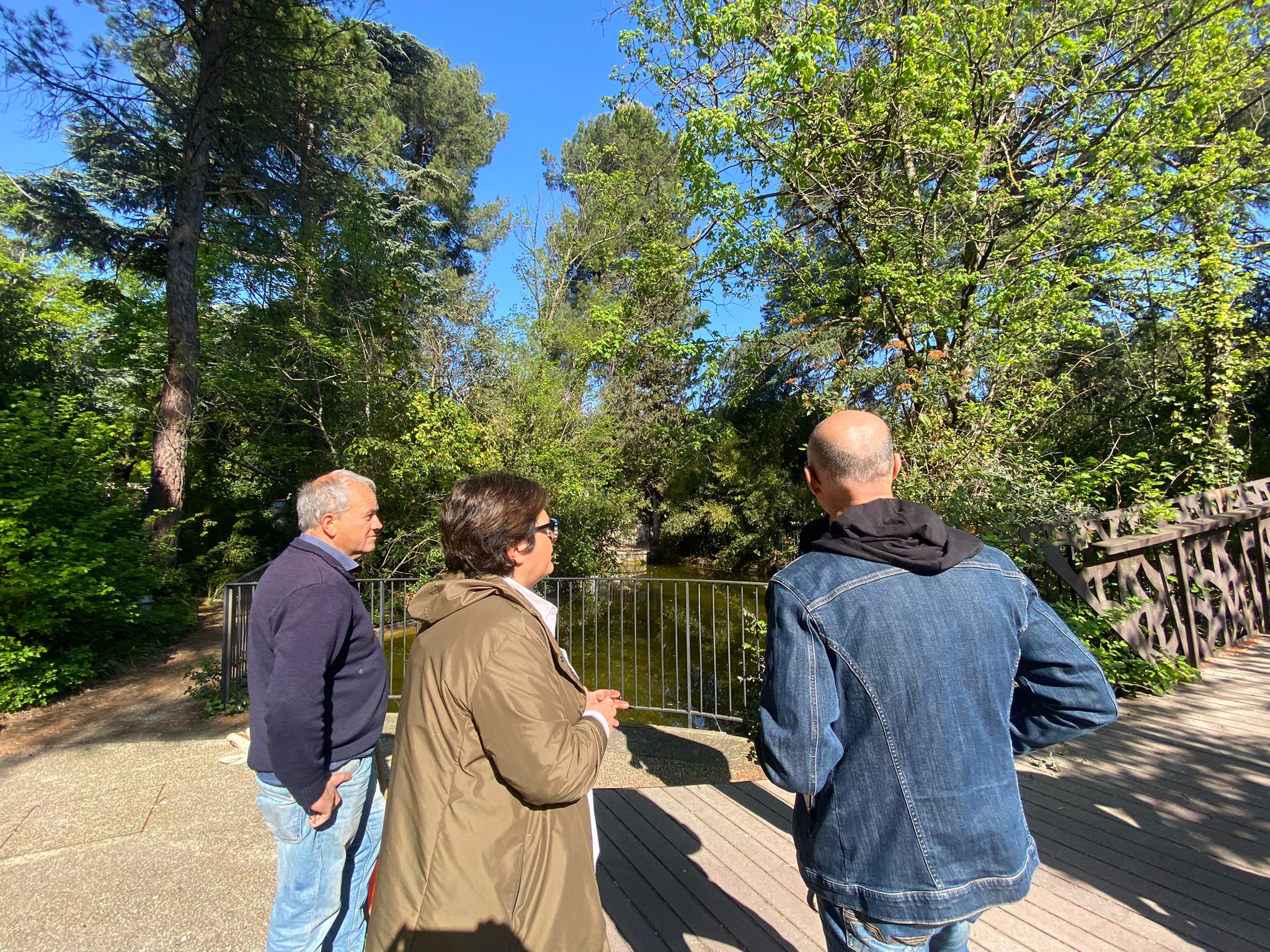 Immagine raffigurante notizia - Pulizia del laghetto della Villa, operazioni condivise con Carabinieri Forestali e Parco della Maiella