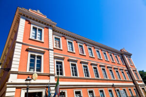 Immagine raffigurante notizia - Scuola di Porta Sant’Anna, si riapre da lunedì, ecco le novità per rendere agevole la convivenza con il cantiere di piazza Garibaldi
